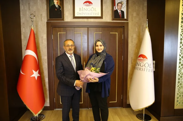 Temizlik Personeli Hacer'in Azmi Tıp Hayalini Gerçekleştirdi