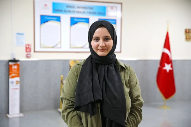 Temizlik Personeli Hacer'in Azmi Tıp Hayalini Gerçekleştirdi