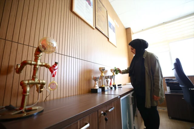 Temizlik Personeli Hacer'in Azmi Tıp Hayalini Gerçekleştirdi