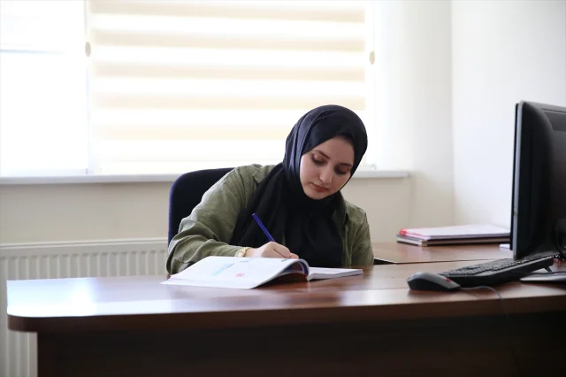 Temizlik Personeli Hacer'in Azmi Tıp Hayalini Gerçekleştirdi