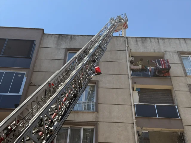 Bursa'da Çıkan Apartman Yangını Korku Yarattı