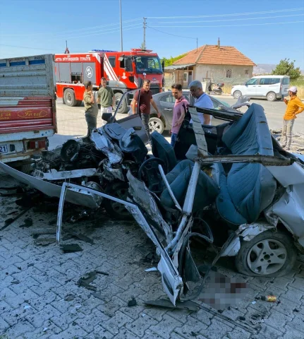 Malatya'da Trafik Kazası: İki Otomobil Çarpıştı, 1 Kişi Hayatını Kaybetti