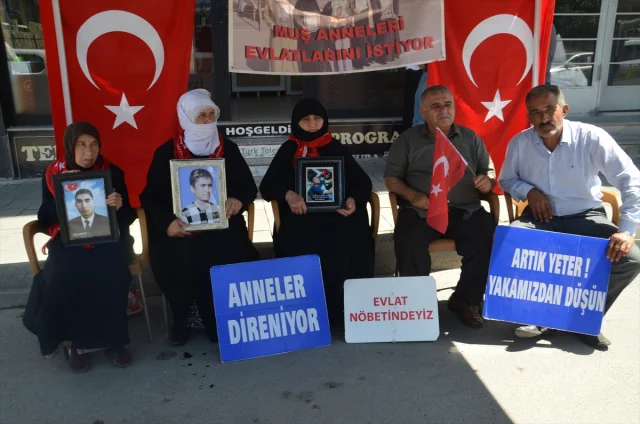 Muş'ta Aileler Evlatlarına Kavuşmak İçin Mücadeleye Devam Ediyor