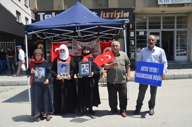 Muş'ta Aileler Evlatlarına Kavuşmak İçin Mücadeleye Devam Ediyor