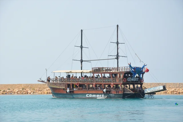 Mersin'de Kavurucu Sıcaktan Kaçanların Yeni Adresi: Sahiller