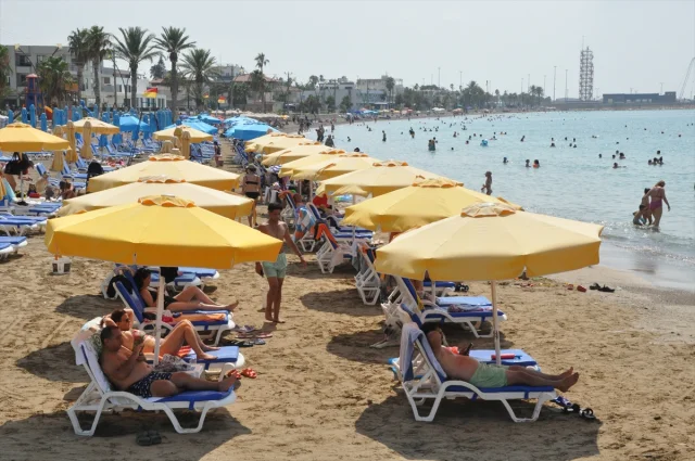 Mersin'de Kavurucu Sıcaktan Kaçanların Yeni Adresi: Sahiller