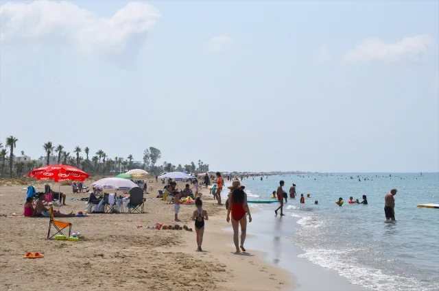 Mersin'de Kavurucu Sıcaktan Kaçanların Yeni Adresi: Sahiller