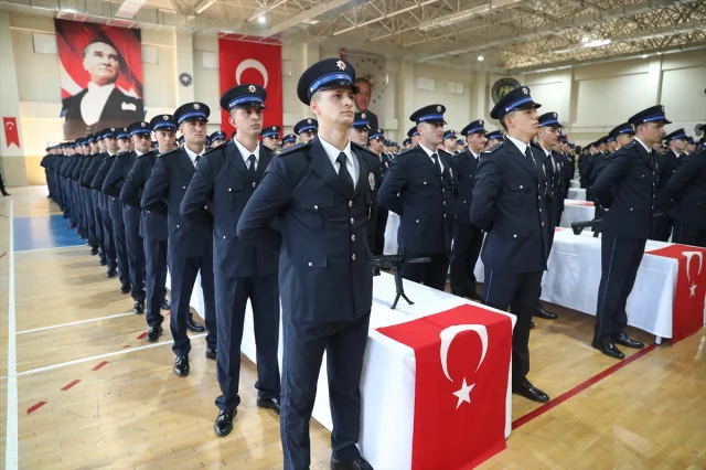 Erzincan'da Düzenlenen Mezuniyet Töreni ile 449 Polis Adayı Göreve Hazırlanıyor
