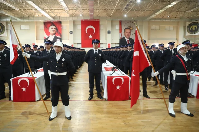 Erzincan'da Düzenlenen Mezuniyet Töreni ile 449 Polis Adayı Göreve Hazırlanıyor