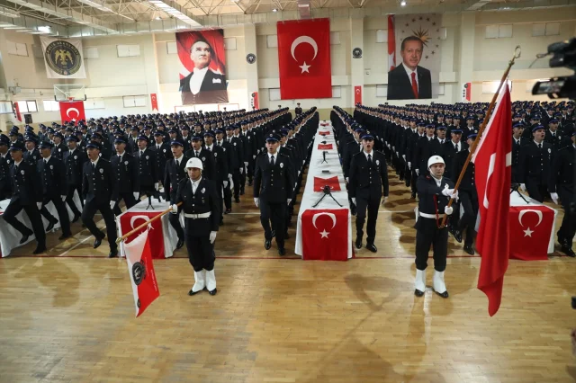 Erzincan'da Düzenlenen Mezuniyet Töreni ile 449 Polis Adayı Göreve Hazırlanıyor
