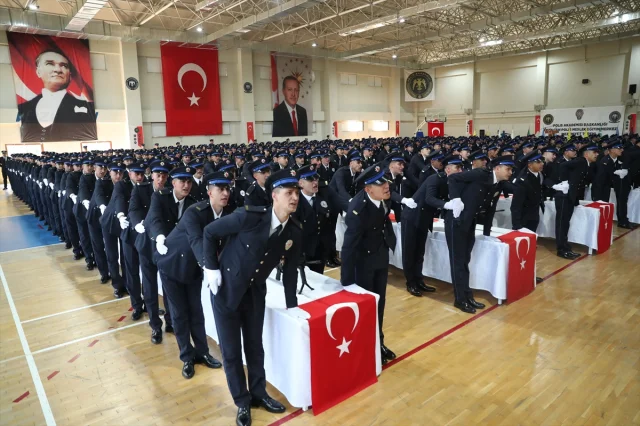 Erzincan'da Düzenlenen Mezuniyet Töreni ile 449 Polis Adayı Göreve Hazırlanıyor