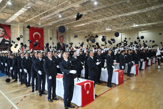 Erzincan'da Düzenlenen Mezuniyet Töreni ile 449 Polis Adayı Göreve Hazırlanıyor
