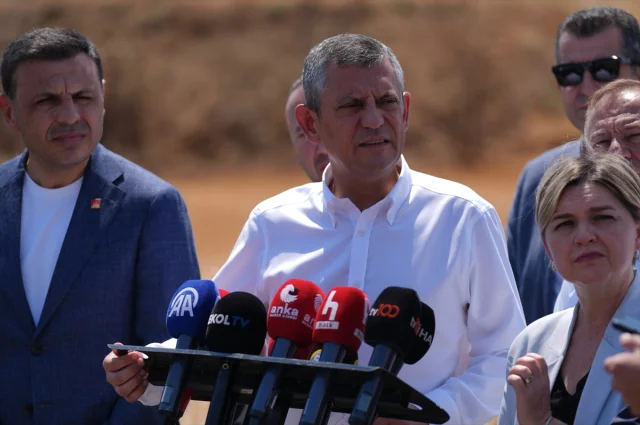 CHP Lideri Özgür Özel'den İmamoğlu'na Destek Ziyareti