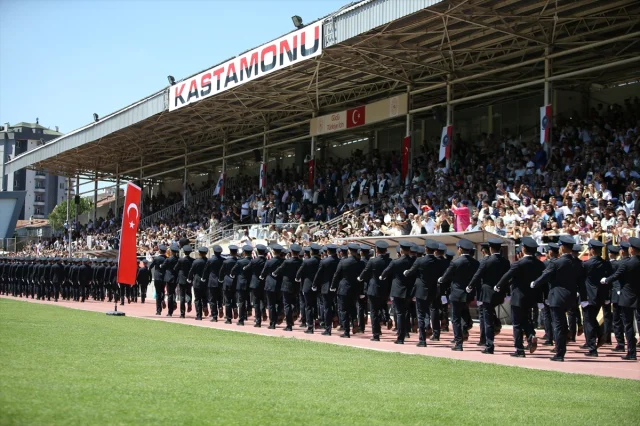 Kastamonu'da Coşkulu PMYO Mezuniyet Töreni