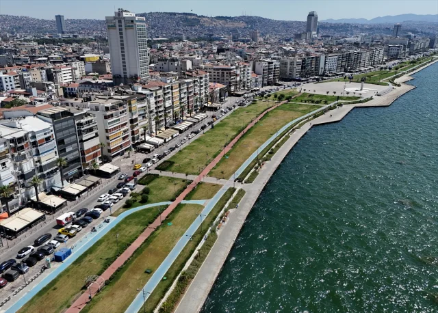 İzmir ve Aydın'da Kavurucu Sıcaklarla Mücadele