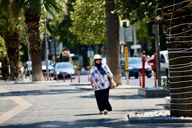 İzmir ve Aydın'da Kavurucu Sıcaklarla Mücadele