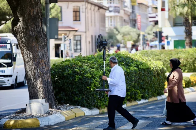 İzmir ve Aydın'da Kavurucu Sıcaklarla Mücadele