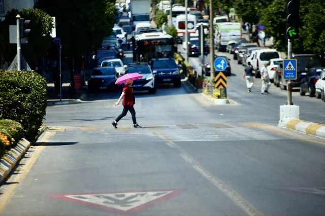İzmir ve Aydın'da Kavurucu Sıcaklarla Mücadele