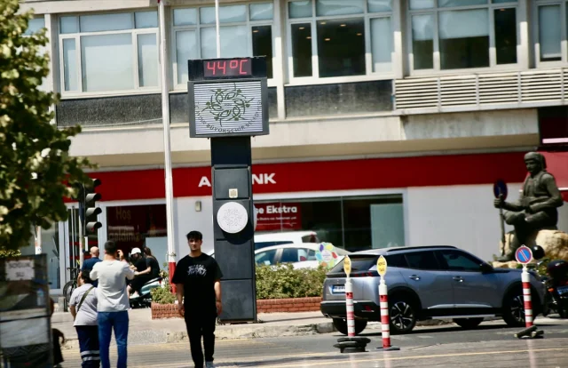 İzmir ve Aydın'da Kavurucu Sıcaklarla Mücadele