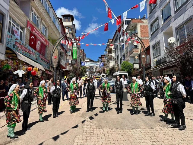 Perşembe Yaylası'nda Renkli Festivale Start Verildi