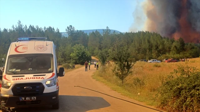 Karabük’te Orman Yangını Söndürme Çabaları Sürüyor