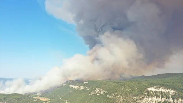 Karabük’te Orman Yangını Söndürme Çabaları Sürüyor