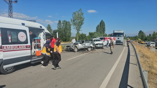 Erzincan'da Kaçınılmaz Zincirleme Kaza Yaralılarla Sonuçlandı