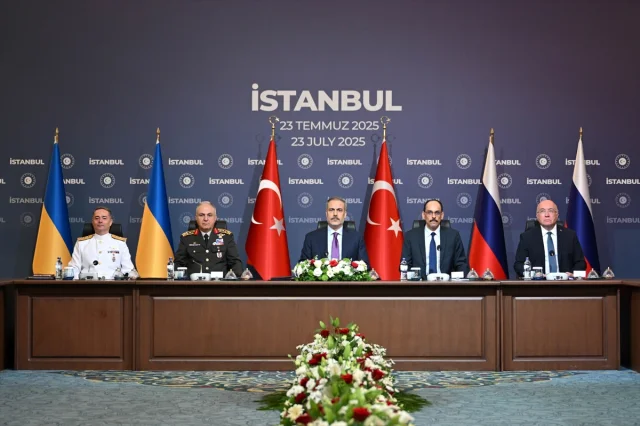 İstanbul'da Türkiye'nin Girişimiyle Yeni Barış Umudu: Türkiye-Rusya-Ukrayna Zirvesi