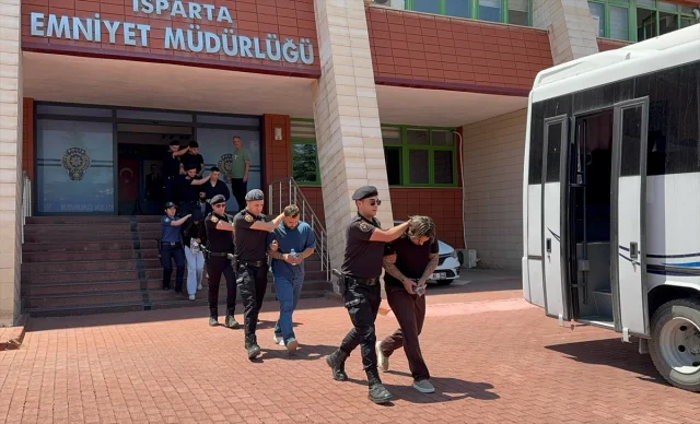 Isparta'da 'Yan Bakma' Tartışması Büyüdü