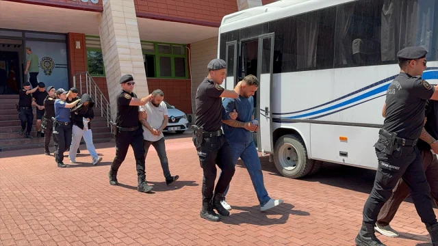 Isparta'da 'Yan Bakma' Tartışması Büyüdü