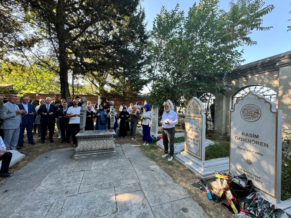 Edebiyatın İz Bırakan İsmi Rasim Özdenören, Anıt Kabri Başında Anıldı