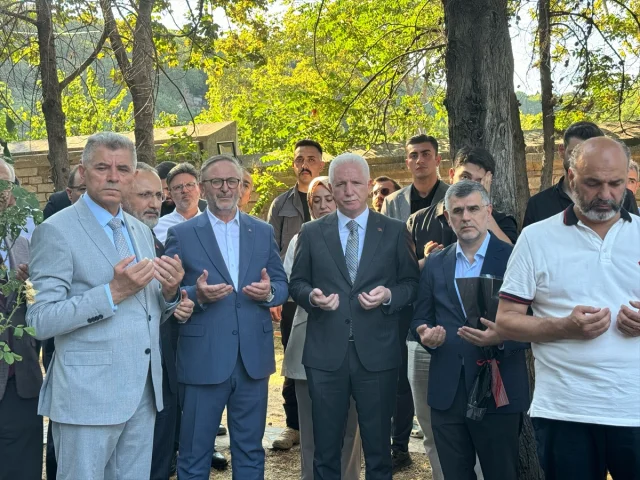 Edebiyatın İz Bırakan İsmi Rasim Özdenören, Anıt Kabri Başında Anıldı