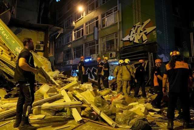 Beyoğlu'nda Büfe Patlaması İle Bina Çöktü