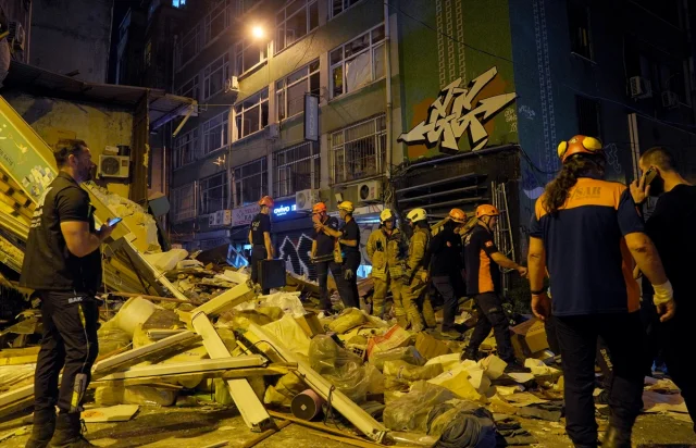 Beyoğlu'nda Büfe Patlaması İle Bina Çöktü