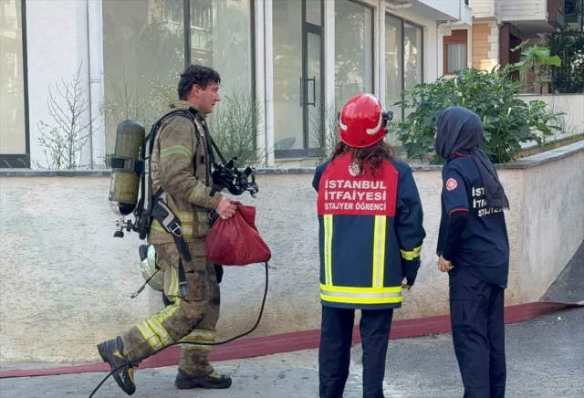 İstanbul'da Apartmanda Çıkan Yangın Panik Yarattı