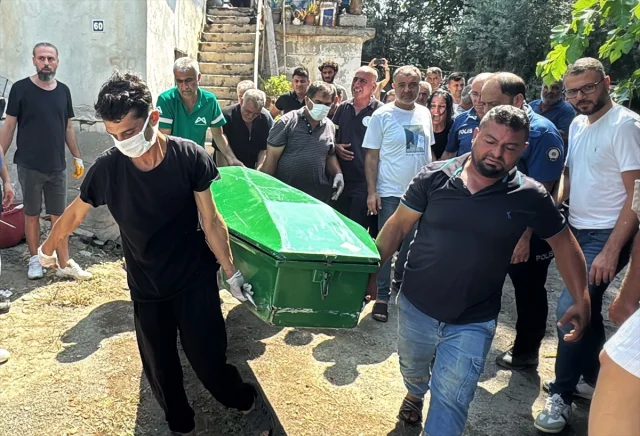 Mersin'deki Ev Yangını Göz Göre Göre Felakete Dönüştü