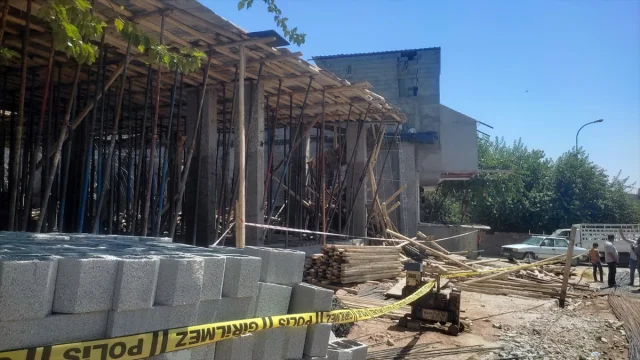 Şanlıurfa'da İnşaatta Faciadan Dönüldü: Çöken Tabla 7 İşçiyi...