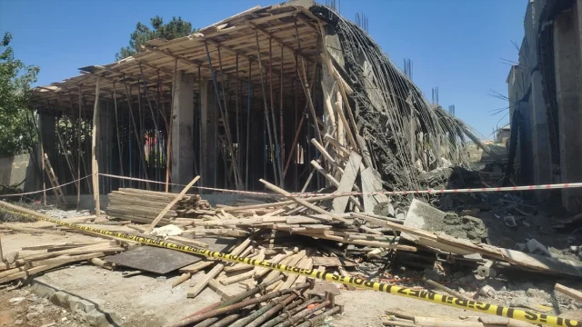 Şanlıurfa'da İnşaatta Faciadan Dönüldü: Çöken Tabla 7 İşçiyi Yaraladı