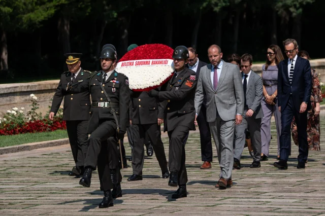 Belçika Savunma Bakanı Francken'in Anıtkabir Ziyareti