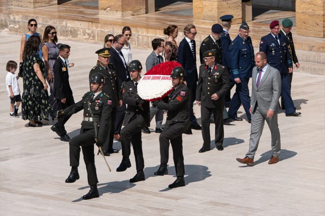 Belçika Savunma Bakanı Francken'in Anıtkabir Ziyareti