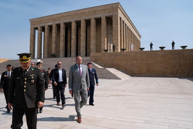 Belçika Savunma Bakanı Francken'in Anıtkabir Ziyareti