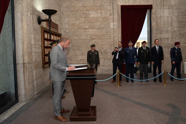 Belçika Savunma Bakanı Francken'in Anıtkabir Ziyareti