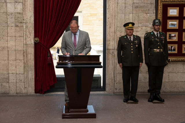 Belçika Savunma Bakanı Francken'in Anıtkabir Ziyareti