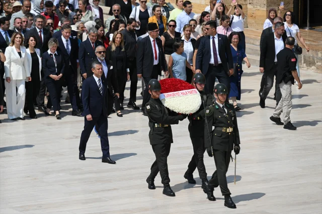 Lozan'ın 102. Yılında Anıtkabir'de Anlamlı Ziyaret