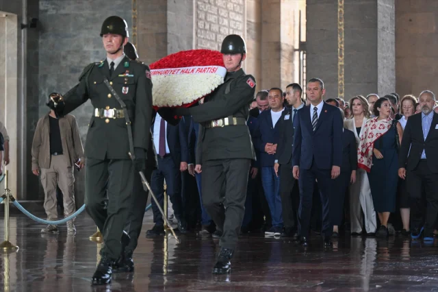 Lozan'ın 102. Yılında Anıtkabir'de Anlamlı Ziyaret