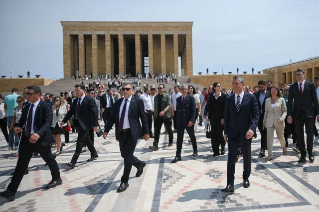 Lozan'ın 102. Yılında Anıtkabir'de Anlamlı Ziyaret