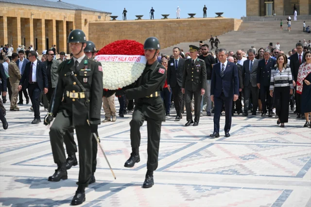 Lozan'ın 102. Yılında Anıtkabir'de Anlamlı Ziyaret