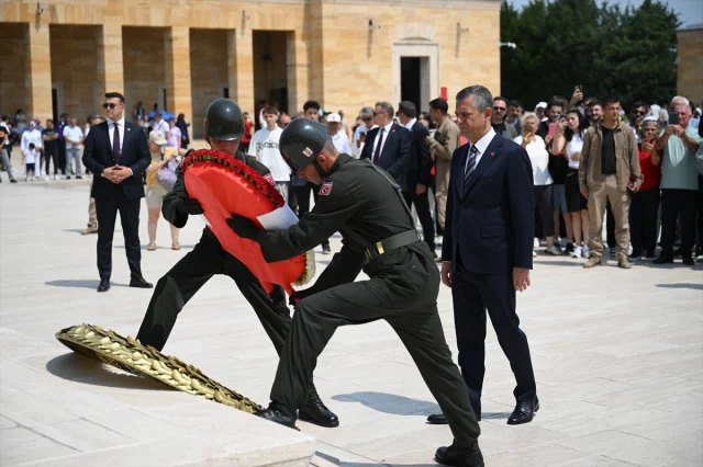 Lozan'ın 102. Yılında Anıtkabir'de Anlamlı Ziyaret