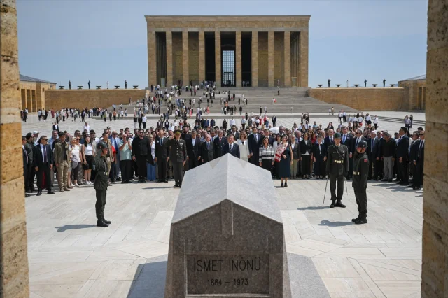Lozan'ın 102. Yılında Anıtkabir'de Anlamlı Ziyaret