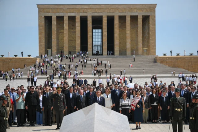 Lozan'ın 102. Yılında Anıtkabir'de Anlamlı Ziyaret